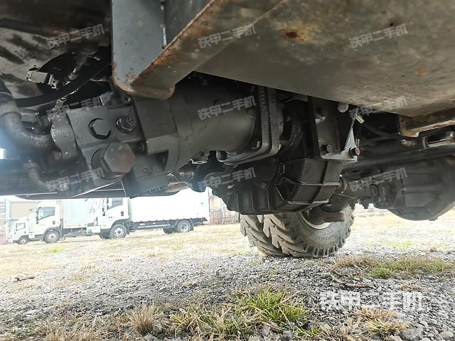 單側(cè)履帶整體(整機(jī)外觀) 單側(cè)履帶整體(整機(jī)外觀)