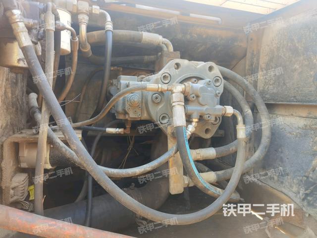 液壓泵斜45?右（大件艙室）