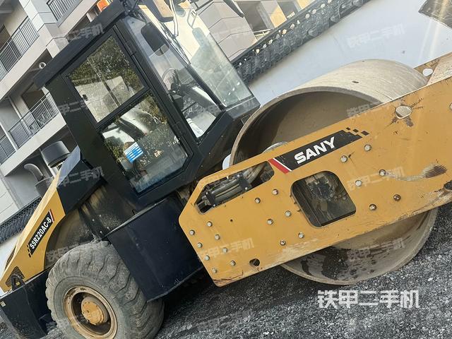 整機(jī)右側(cè)(設(shè)備外觀及核心部件) 整機(jī)右側(cè)(設(shè)備外觀及核心部件)