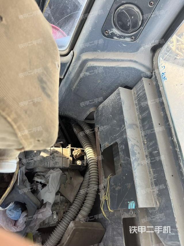 座椅后部(駕駛室部分) 座椅后部(駕駛室部分)