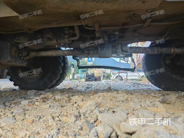 單側(cè)履帶整體(整機(jī)外觀) 單側(cè)履帶整體(整機(jī)外觀)