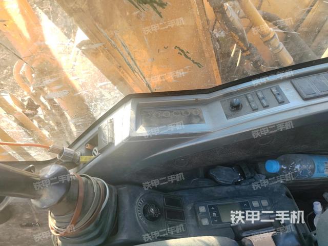 座椅右側控制臺/鑰匙門/油門/含右手柄(駕駛室部分) 座椅右側控制臺/鑰匙門/油門/含右手柄(駕駛室部分)