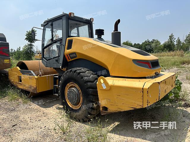 整機(jī)右側(cè)(設(shè)備外觀及核心部件) 整機(jī)右側(cè)(設(shè)備外觀及核心部件)