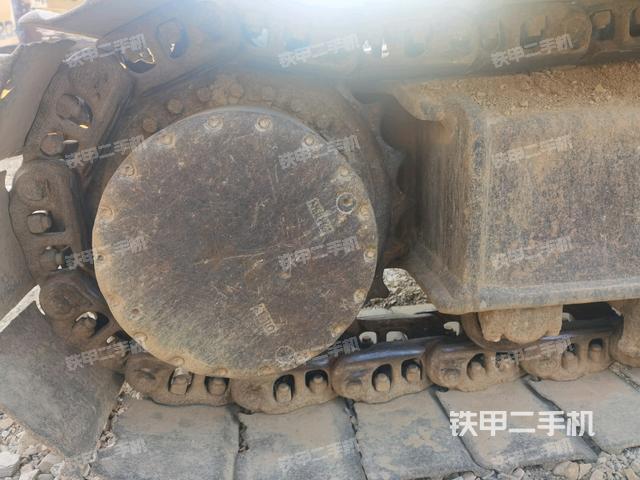 左驅(qū)動輪（行走機構(gòu)）