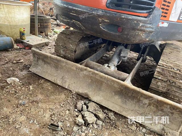 轉盤和下車架正前(工作和回轉裝置) 轉盤和下車架正前(工作和回轉裝置)