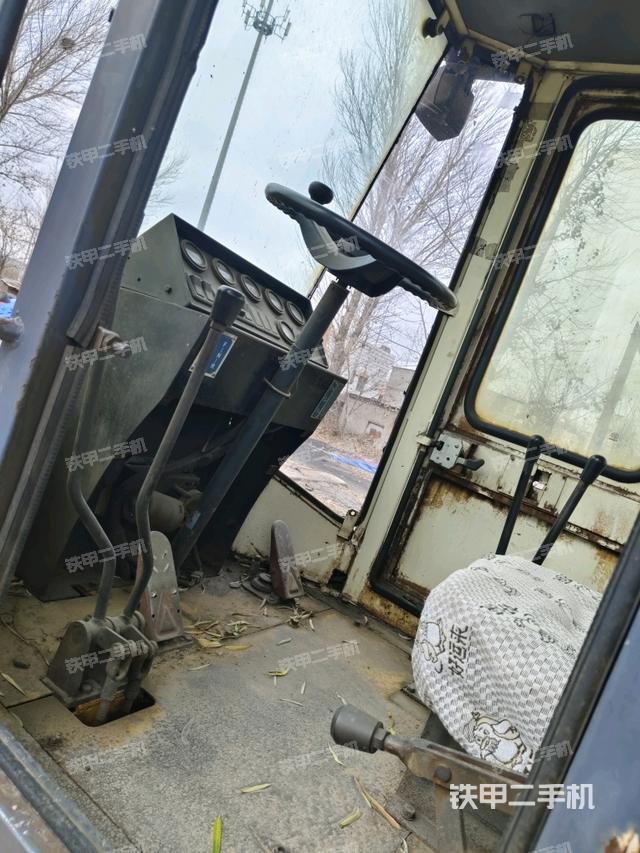 駕駛室工作臺(整機外觀及大件) 駕駛室工作臺(整機外觀及大件)