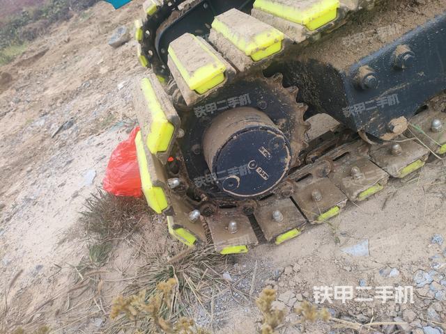 左驅(qū)動(dòng)輪（行走機(jī)構(gòu)）