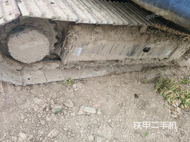 單側(cè)履帶整體(整機(jī)外觀) 單側(cè)履帶整體(整機(jī)外觀)