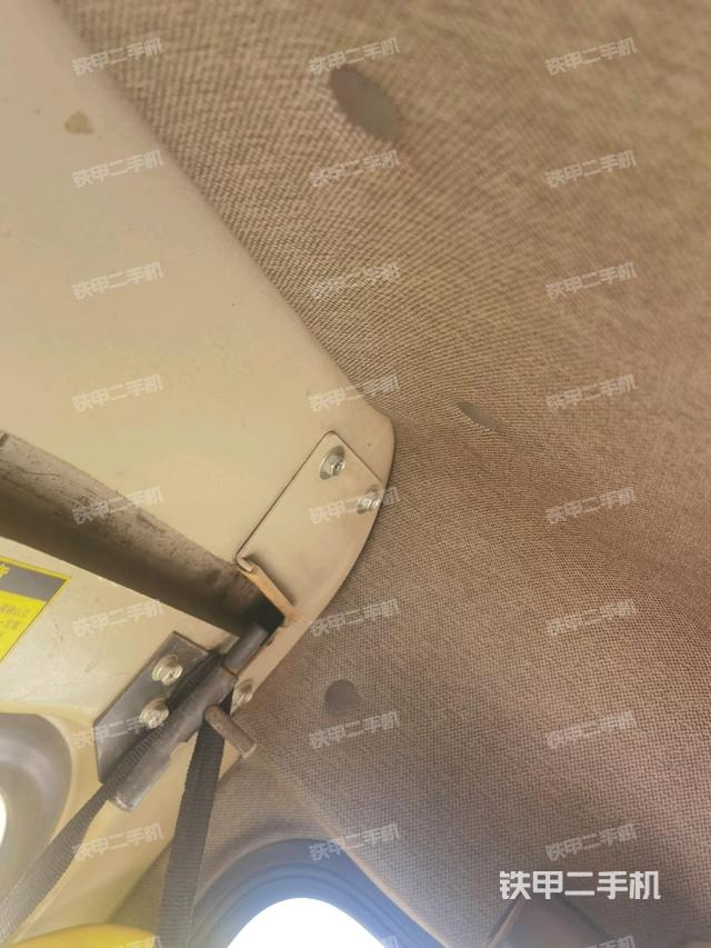 駕駛室左前45度（駕駛室部分）