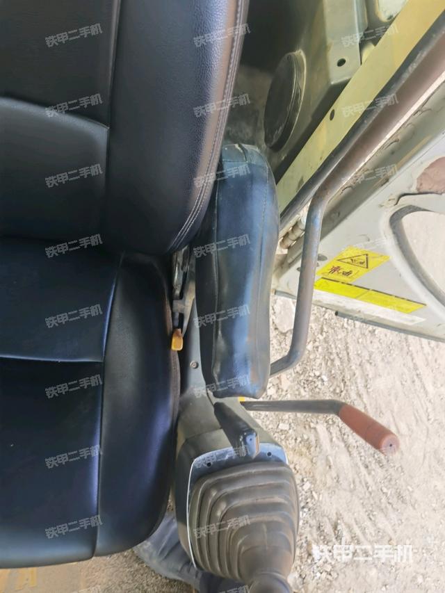 左后方玻璃角標(biāo)（駕駛室部分）