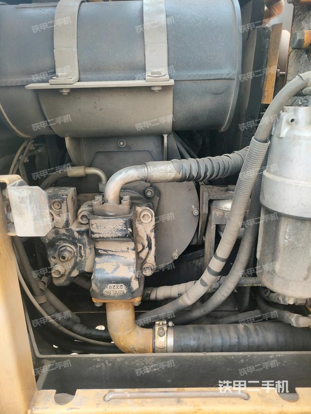 液壓泵艙室正面整體（整機(jī)外觀）