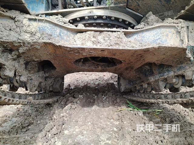 轉(zhuǎn)盤和下車架正前（工作和回轉(zhuǎn)裝置）