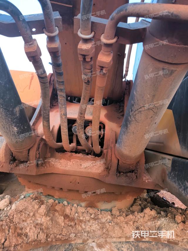 大臂背部俯視（工作和回轉(zhuǎn)裝置）