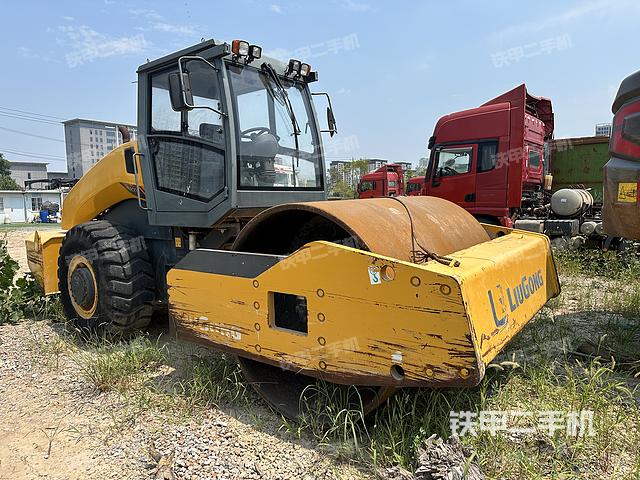 整機(jī)左側(cè)(設(shè)備外觀及核心部件) 整機(jī)左側(cè)(設(shè)備外觀及核心部件)