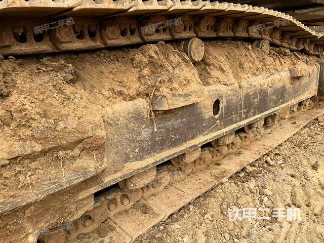 單側(cè)履帶整體(整機(jī)外觀) 單側(cè)履帶整體(整機(jī)外觀)