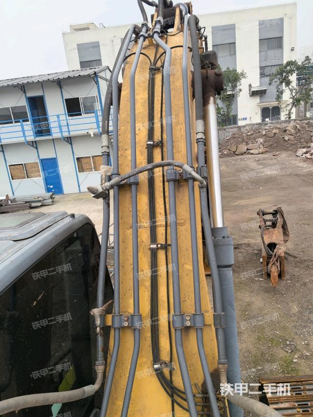 大臂背部俯視（工作和回轉(zhuǎn)裝置）