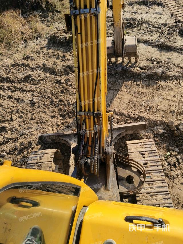 轉(zhuǎn)盤和下車架正前(工作和回轉(zhuǎn)裝置) 轉(zhuǎn)盤和下車架正前(工作和回轉(zhuǎn)裝置)