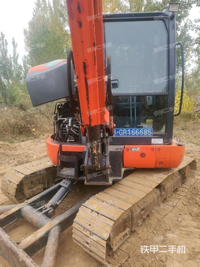 轉(zhuǎn)盤和下車架正前（工作和回轉(zhuǎn)裝置）