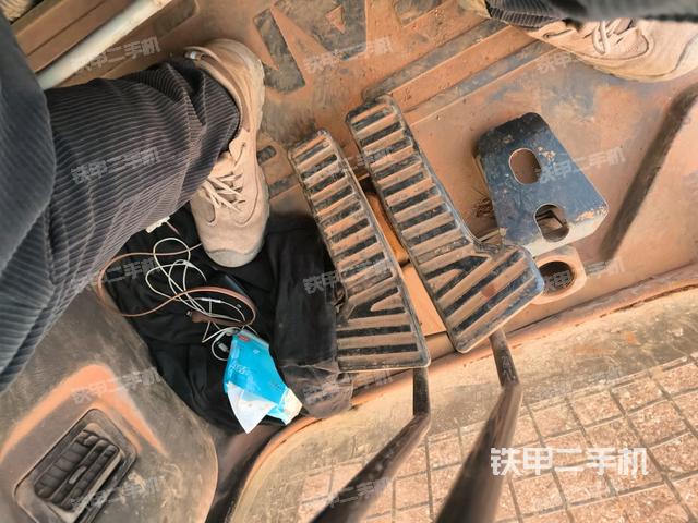 后窗玻璃角標（駕駛室部分）