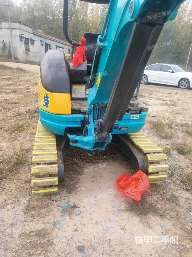 轉(zhuǎn)盤(pán)和下車(chē)架正前（工作和回轉(zhuǎn)裝置）