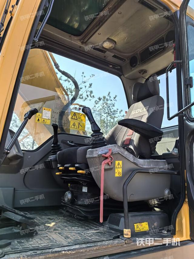 駕駛室整體（整機外觀）