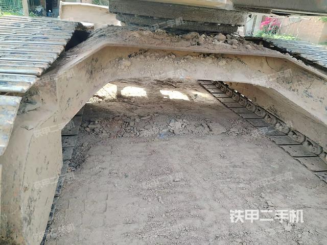 轉(zhuǎn)盤和下車架正前（工作和回轉(zhuǎn)裝置）