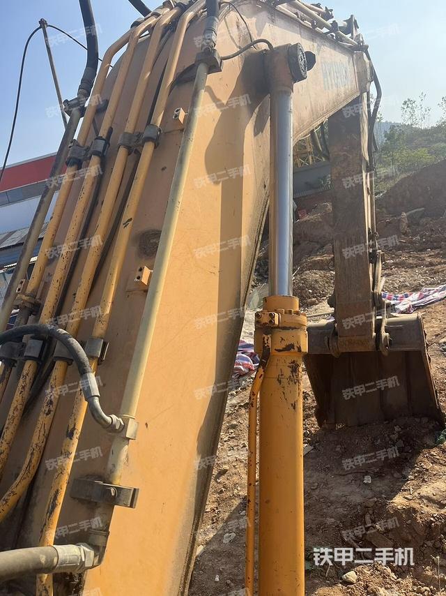 大臂背部俯視(工作和回轉(zhuǎn)裝置) 大臂背部俯視(工作和回轉(zhuǎn)裝置)