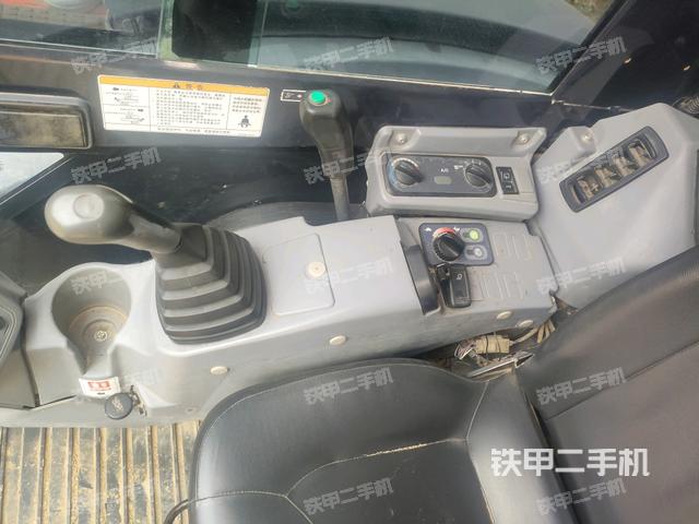 座椅右側(cè)控制臺/鑰匙門/油門/含右手柄（駕駛室部分）