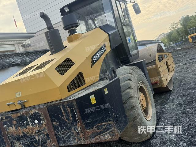 整機(jī)右后45°(設(shè)備外觀及核心部件) 整機(jī)右后45°(設(shè)備外觀及核心部件)