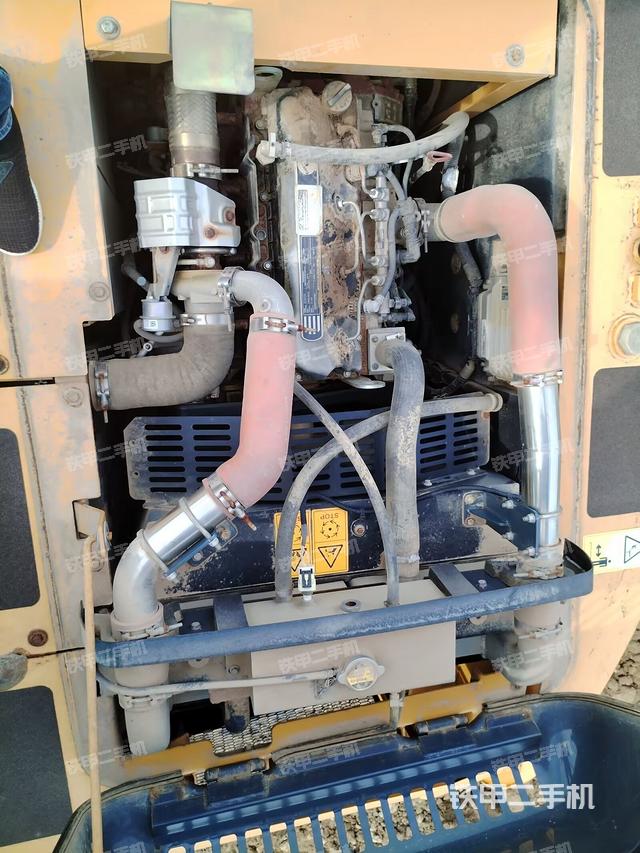 發(fā)動(dòng)機(jī)室（上車部件）