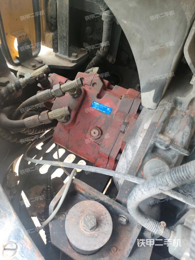 液壓泵艙室正面整體(整機(jī)外觀) 液壓泵艙室正面整體(整機(jī)外觀)