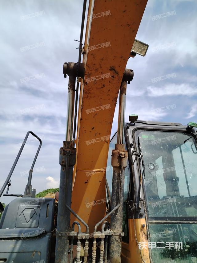 大臂油缸整體?豎拍（工作和回轉(zhuǎn)裝置）