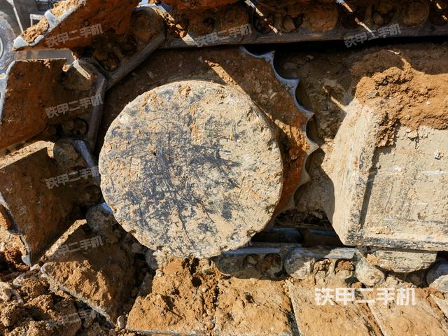 左驅(qū)動輪（行走機構(gòu)）