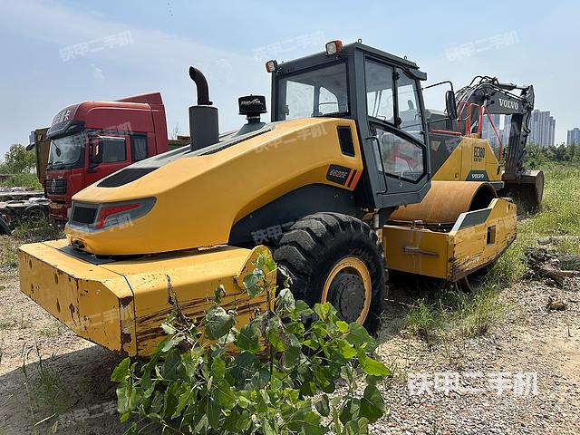 整機(jī)右后45°(設(shè)備外觀及核心部件) 整機(jī)右后45°(設(shè)備外觀及核心部件)