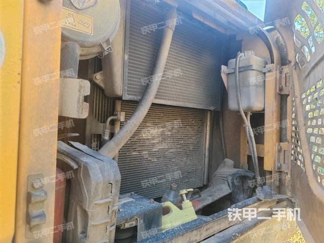 散熱器正面(大件艙室) 散熱器正面(大件艙室)
