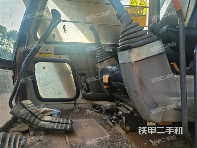 座椅右側(cè)控制臺/鑰匙門/油門/含右手柄（駕駛室部分）