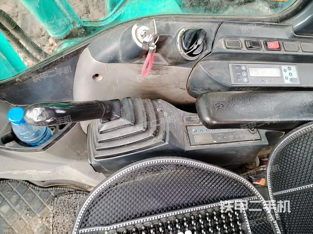 座椅右側(cè)控制臺(tái)/鑰匙門/油門/含右手柄（駕駛室部分）