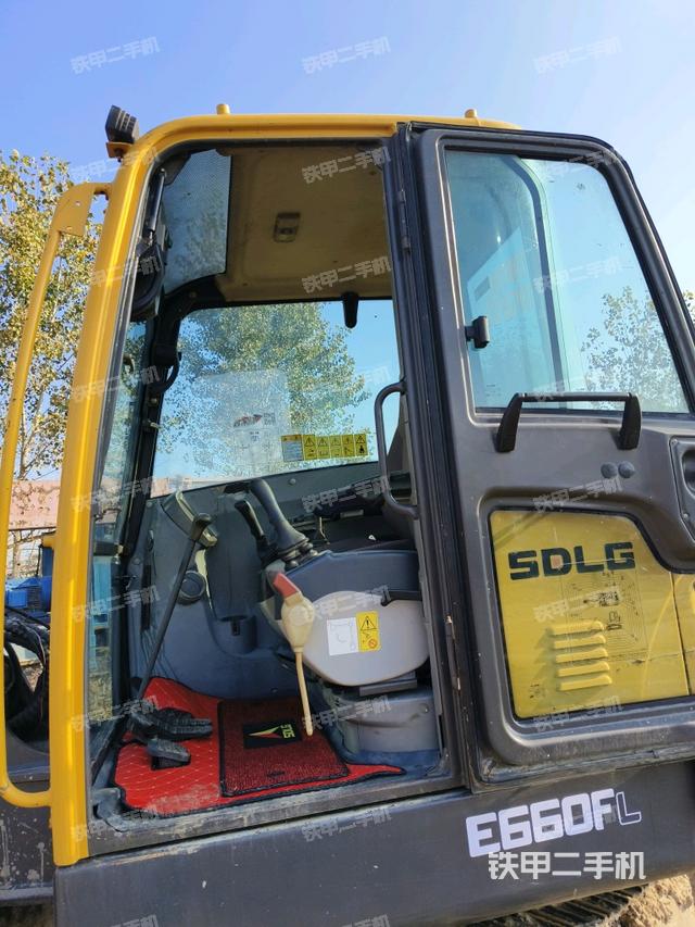 ?駕駛室正側(cè)(駕駛室部分) ?駕駛室正側(cè)(駕駛室部分)