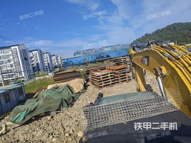 駕駛室頂部(整機(jī)外觀) 駕駛室頂部(整機(jī)外觀)
