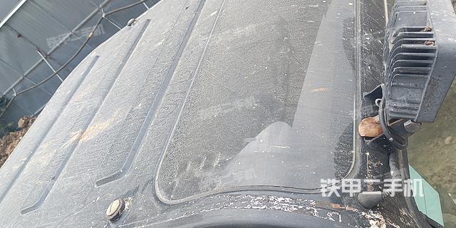 駕駛室頂部（整機外觀）