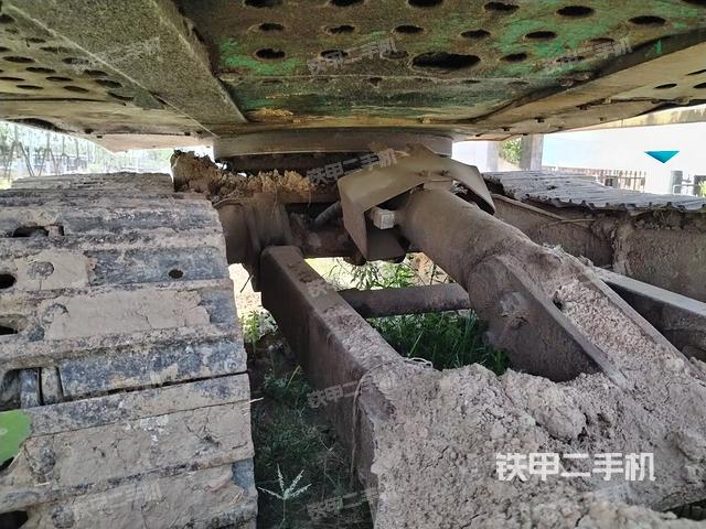 轉(zhuǎn)盤和下車架正前(工作和回轉(zhuǎn)裝置) 轉(zhuǎn)盤和下車架正前(工作和回轉(zhuǎn)裝置)
