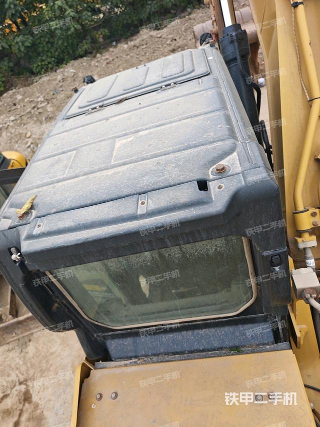 駕駛室頂部(整機外觀) 駕駛室頂部(整機外觀)