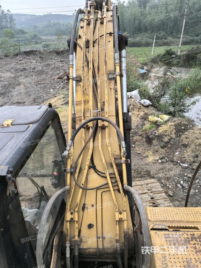 大臂背部俯視（工作和回轉(zhuǎn)裝置）