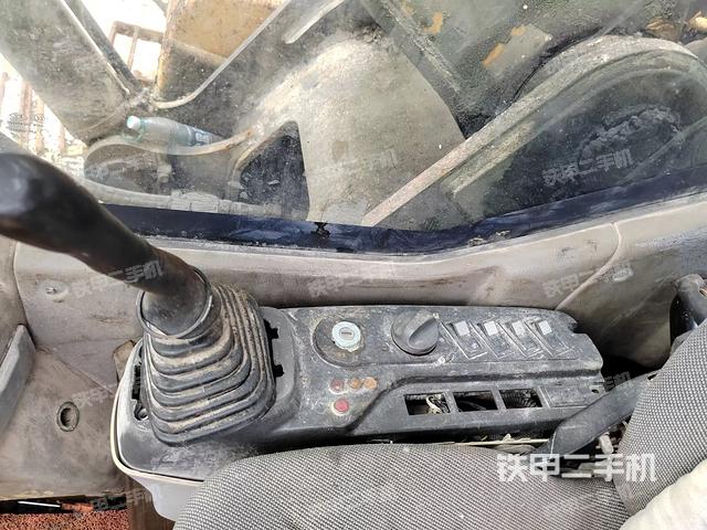 座椅右側(cè)控制臺/鑰匙門/油門/含右手柄(駕駛室部分) 座椅右側(cè)控制臺/鑰匙門/油門/含右手柄(駕駛室部分)