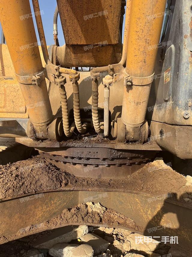 大臂油缸整體?豎拍(工作和回轉(zhuǎn)裝置) 大臂油缸整體?豎拍(工作和回轉(zhuǎn)裝置)