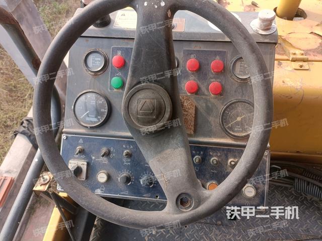 駕駛室操作臺(tái)(設(shè)備外觀及核心部件) 駕駛室操作臺(tái)(設(shè)備外觀及核心部件)