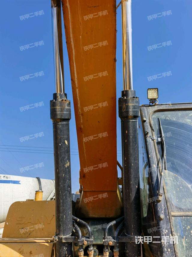 大臂油缸整體?豎拍（工作和回轉(zhuǎn)裝置）