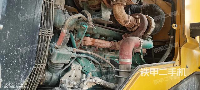 發(fā)動(dòng)機(jī)右側(cè)（整機(jī)外觀及大件）