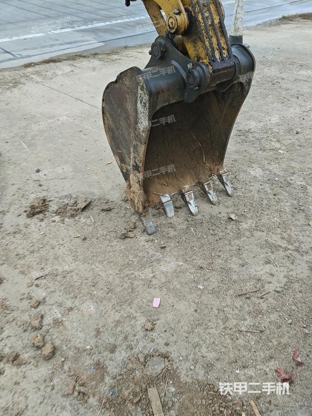 駕駛室頂部（整機外觀）