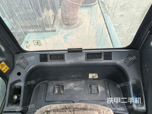 行走控制手柄和踏板?俯拍(駕駛室部分) 行走控制手柄和踏板?俯拍(駕駛室部分)